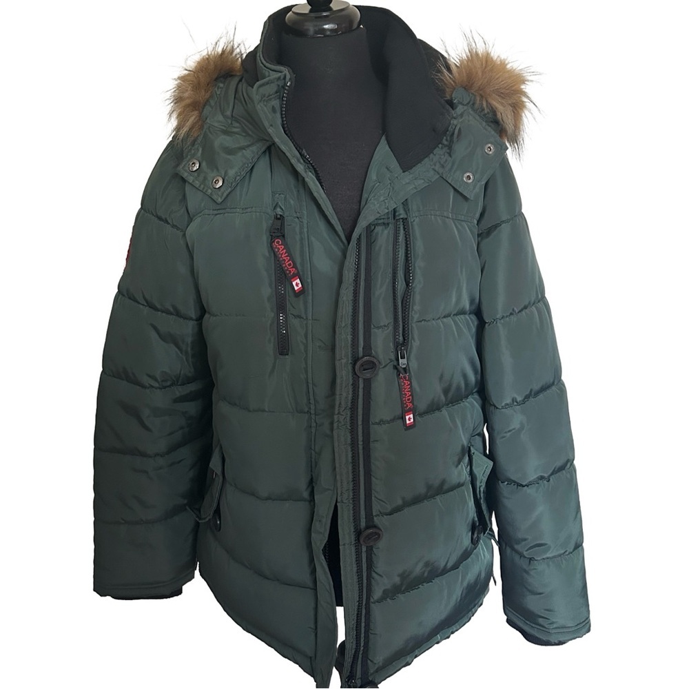 Women's Canada Weather Gear Green  Puffer Jacket with Faux Fur Hood. Size XL